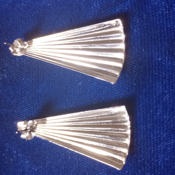 Vintage Sterling Silver Fan-Shaped Stud Earrings - Picture 3 of 13